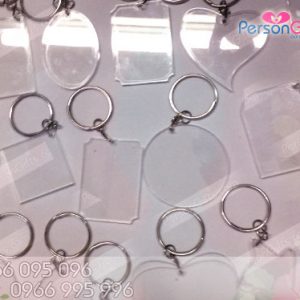 Phôi móc chìa khóa mica giá rẻ, công nghệ sản xuất móc khóa mica thủ công