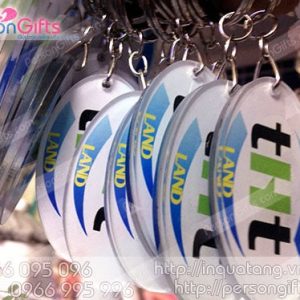 Làm móc khóa mica giá rẻ nhất in lấy ngay