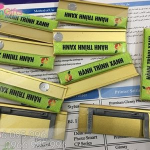 Làm bảng tên nhân viên giá rẻ thay đổi tên