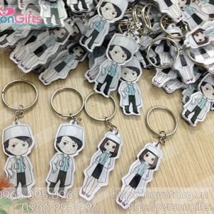 In móc khóa mica chibi bác sĩ nam nữ đại học y thái bình