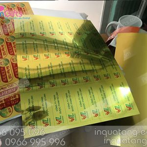 Giấy decal giả kim loại in bảng tên nhân viên