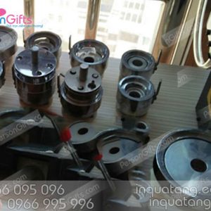 Khuân làm huy hiệu tròn 58 mm