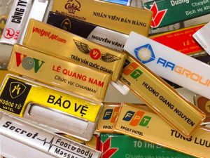 In thẻ tên nhân viên, làm bảng tên nhân viên giá rẻ nhất Hà Nội