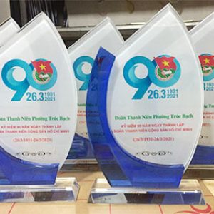 Kỷ niệm chương pha lê đoàn thanh niên kỷ niệm 90 năm