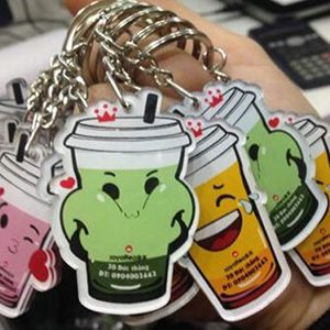 Móc khóa mica cắt theo hình cốc trà sữa