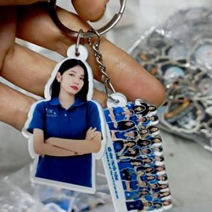 Móc khóa mica cắt theo hình ảnh cá nhân