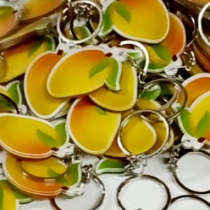Móc khóa mica cắt theo hình quả xoài