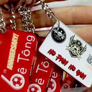 Móc khóa mica hình chữ nhật in logo
