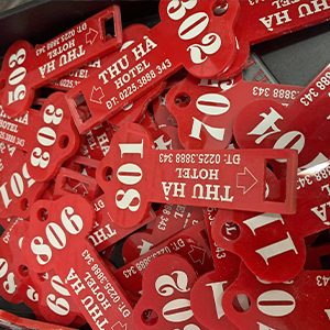 Móc khóa mica nhà nghỉ khách sạn in số
