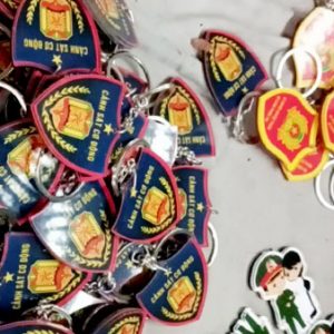 Móc khóa mica cắt theo hình logo quân đội