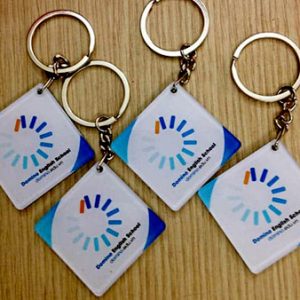 Móc khóa mica vuông logo doanh nghiệp