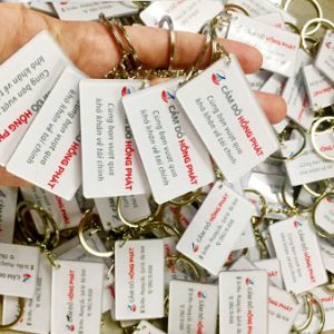 Móc khóa mica chữ nhật logo Hồng Phát